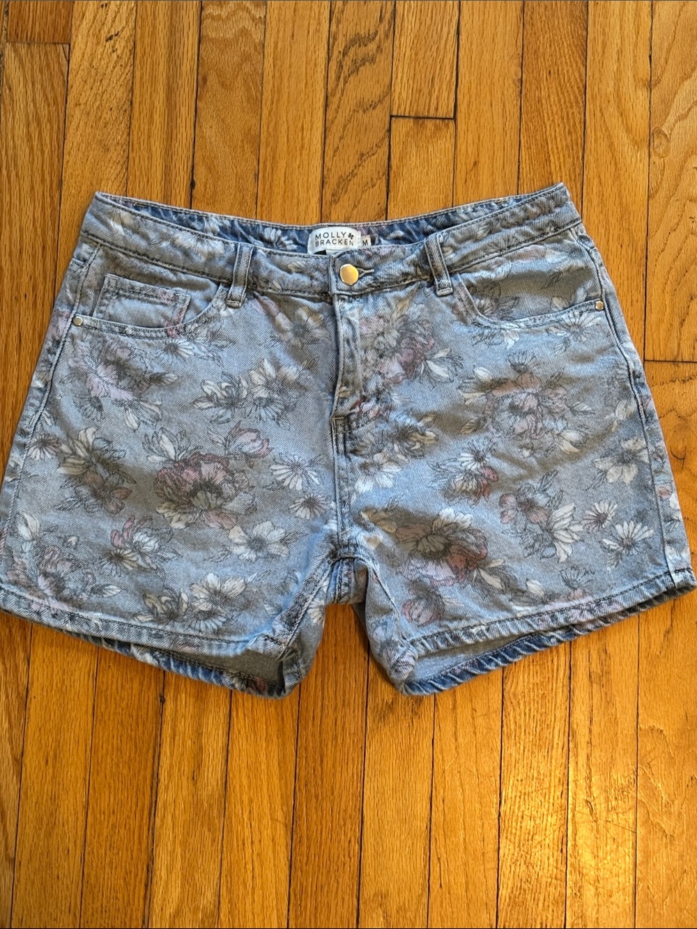 Molly Bracken Light Blue Floral Denim Shorts size medium